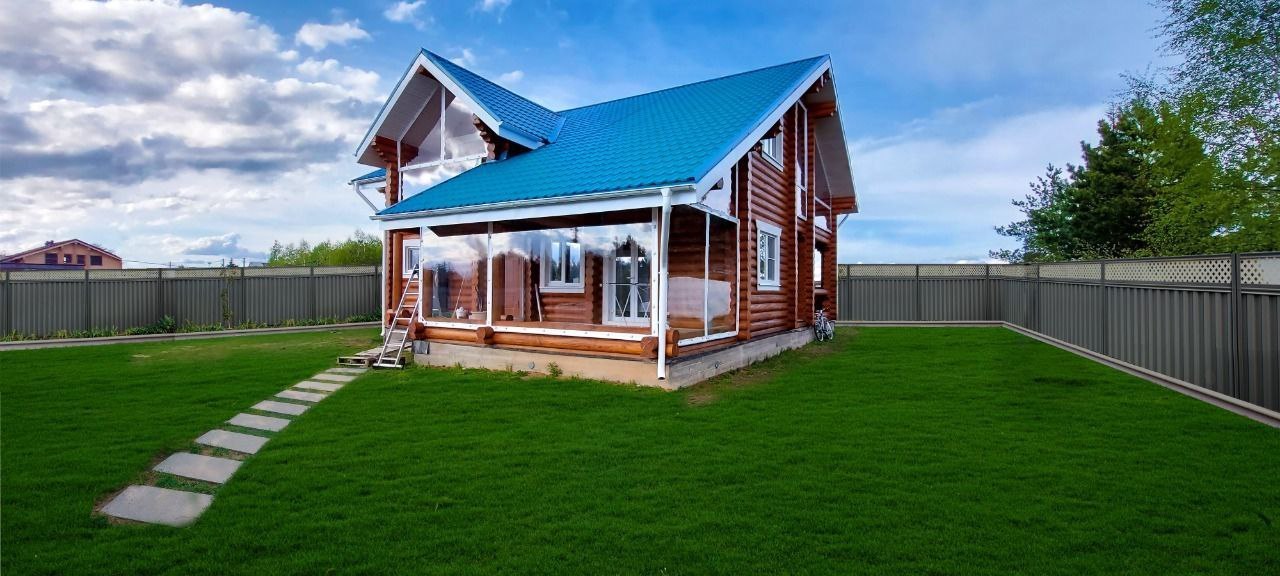 Мягкие окна на веранде загородного дома в городе Иваново
